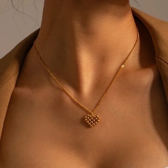 18k Gold Plated Heart Choker Pendant Necklace - Picture 2 of 8